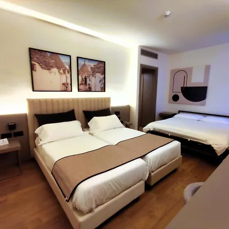 מלון Vittoria Parc 4*
