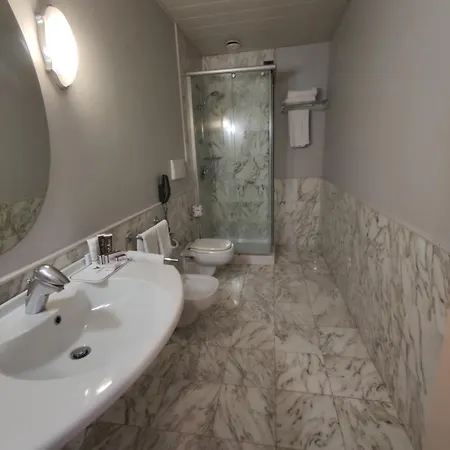 Vittoria Parc 4* باري