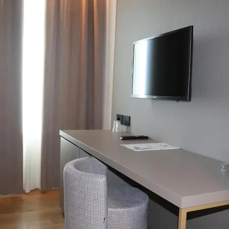 Vittoria Parc 4* باري