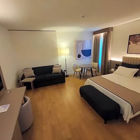Vittoria Parc 4* בארי