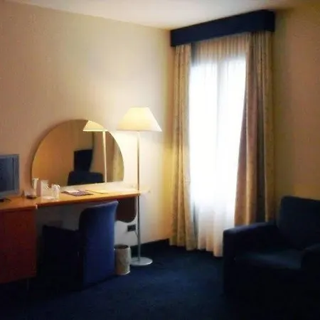 Vittoria Parc 4* בארי